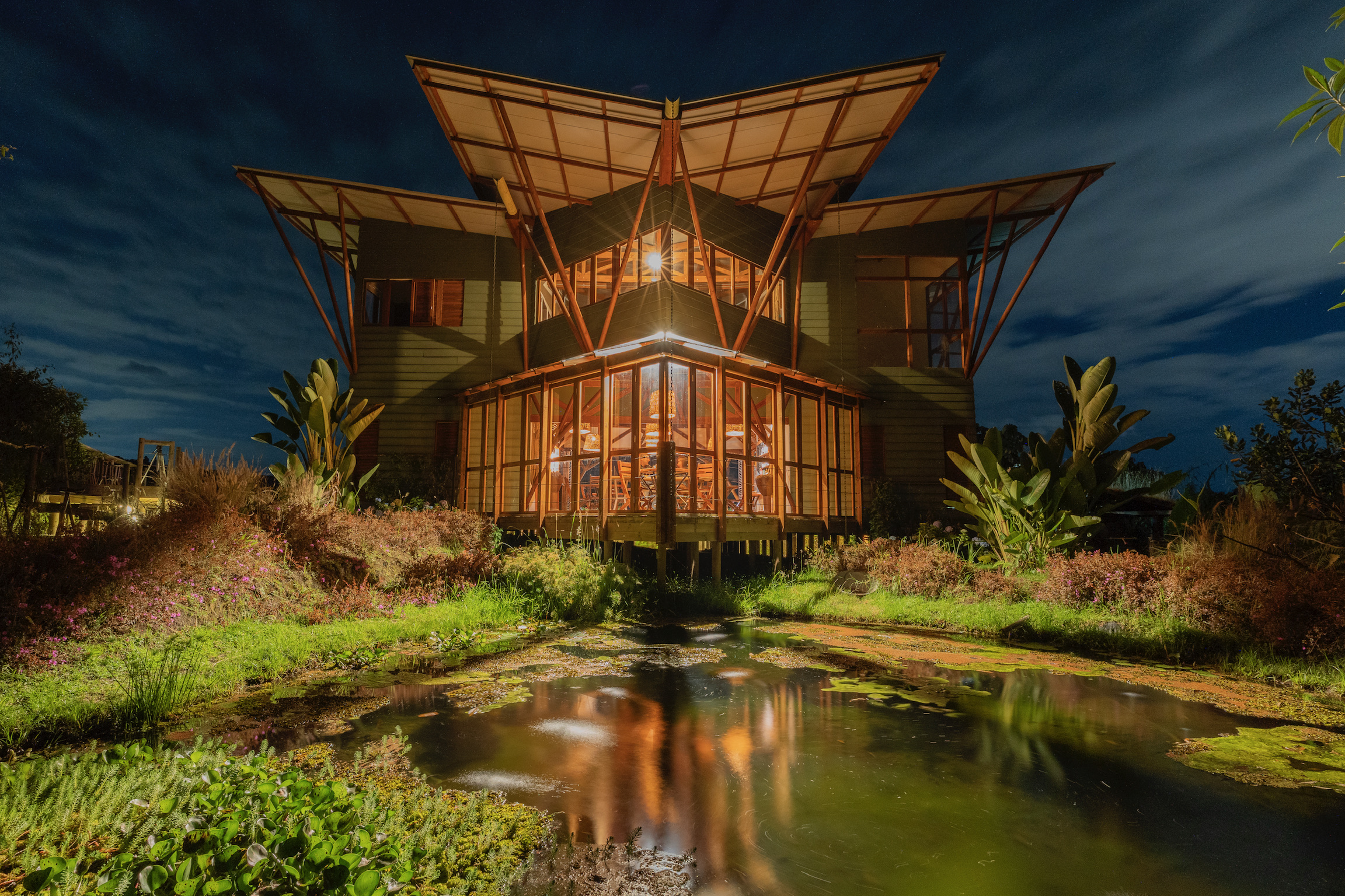 Main house by night, Nido del Condor.